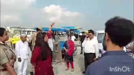 कासगंज: कावड़ यात्रा को लेकर डीएम और एसपी ने लहरा गंगा घाट व यात्रा के मार्ग का किया निरीक्षण, जारी किए दिशा निर्देश