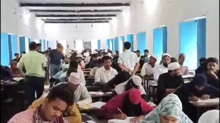 मधुपुर: मधुपुर में झारखंड मदरसा बोर्ड की परीक्षा तीसरे दिन कदाचार मुक्त माहौल में सम्पन्न