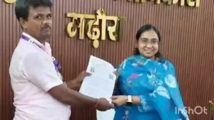 मढ़ौरा: मढ़ौरा अनुमंडल कार्यालय में विशेष गहन पुनरीक्षण हेतु बीएलओ ने एसडीओ को सौंपा गणना प्रपत्र