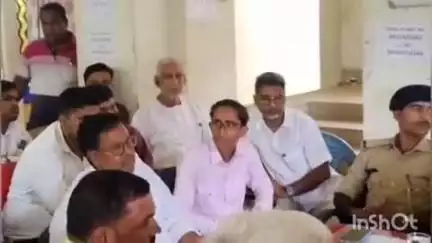 सोनो: मुहर्रम को लेकर सोनो थाना परिसर में शांति समिति की बैठक आयोजित हुई