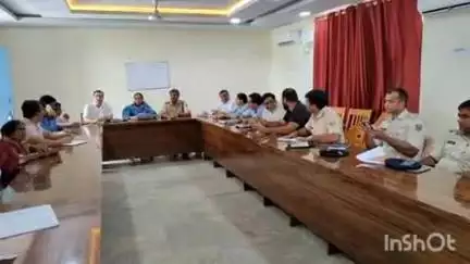 मढ़ौरा: मढ़ौरा अनुमंडल सभागार में मुहर्रम को लेकर एसडीओ व एसडीपीओ ने की बैठक