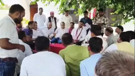 मंझनपुर: जनता बोली, सांसद ने सुनी: मंझनपुर में जनसुनवाई के दौरान मौके पर ही निस्तारित की गई कई समस्याएं