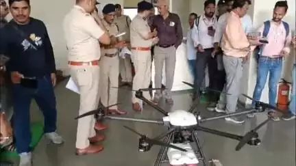 खंडवा नगर: मोहर्रम से पहले खंडवा पुलिस हुई हाईटेक, ड्रोन का किया डेमो
