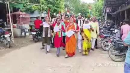 कर्वी: उ०प्र० सरकार के विद्यालयों को समायोजित करने के फैसले का विरोध, कांग्रेस ने राज्यपाल को ज्ञापन एसडीएम को सौंपा