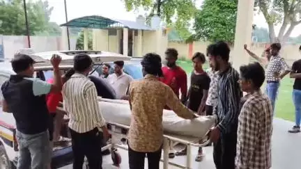इटावा: इकदिल इलाके में डेढ़ माह पूर्व डीसीएम से टकराकर घायल हुए बाइक सवार युवक की इलाज के दौरान हुई मौत, पुलिस ने कराया पीएम