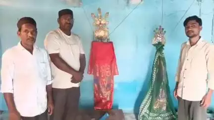 మెదక్: నిజాంపేట మండల కేంద్రంలో మోహర్రం పండుగ సందర్భంగా పీర్లు ఏర్పాటు