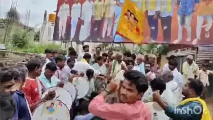 ఆదోని: ఆదోనిలోని బైచిగేరిలో కళాకారులకు డప్పుల పంపిణీ : ఆదోని టిడిపి మాజీ ఇంచార్జ్ గుడిసె కృష్ణమ్మ