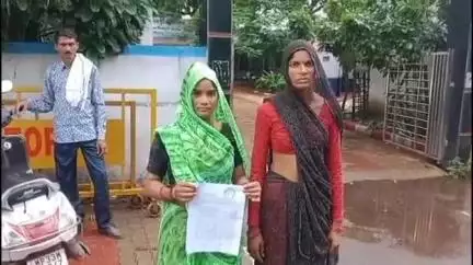 शिवपुरी नगर: पिछोर: पति और जेठ के खिलाफ दर्ज एफआईआर की जांच की मांग को लेकर महिला ने एसपी से लगाई गुहार