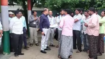ಕಂಪ್ಲಿ: ವಾತಾವರಣ ಬದಲಾವಣೆಯಿಂದ ಉಂಟಾಗಿರುವ ವೈರಲ್ ಜ್ವರ ನಿಯಂತ್ರಣದಲ್ಲಿದೆ, ಎಮ್ಮಿಗನೂರಿನಲ್ಲಿ ಡಾ. ಯಲ್ಲಾ ರಮೇಶ್‌ಬಾಬು