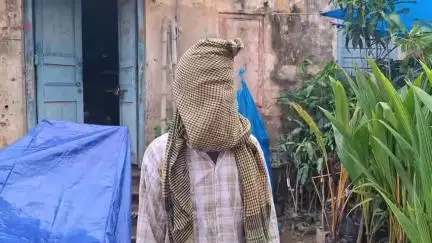 সিউড়ি ১: বোমা বাধার ঘটনায় যুক্ত থাকা এক নাবালক সিউড়ি থানাতে আত্মসমর্পণ করলো