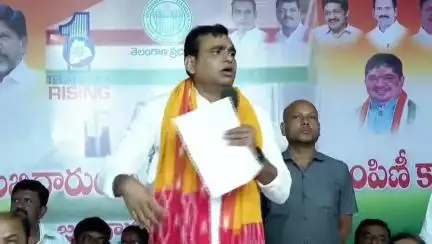 చేర్యాల: చేర్యాల మండల కేంద్రంలో ఇందిరమ్మ ఇండ్ల మంజూరు పత్రాల పంపిణీ కార్యక్రమంలో మాట్లాడిన ఎంపీ చామల కిరణ్ కుమార్ రెడ్డి