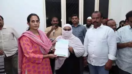 కడప: కడప నియోజకవర్గంలో సీఎం రిలీఫ్ ఫండ్ నుండి మంజూరైన ₹29,39,205 విలువైన 27 చెక్కులను లబ్ధిదారులకు అందజేత