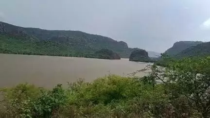 ಸಂಡೂರು: ತಾಲೂಕಿನ ನಾರಿಹಳ್ಳ ಜಲಾಶಯ ಸೇರಿದಂತೆ 22 ಚೆಕ್‌ ಡ್ಯಾಂಗಳು ಭರ್ತಿ