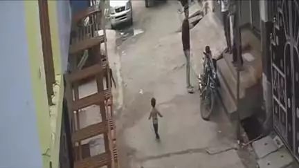 सिवनी: सिवनी में ऑटो की चपेट में आने से मासूम की मौके पर मौत, दिल दहला देने वाला वीडियो आया सामने