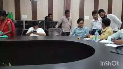 सिरौली गौसपुर: सिरौली गौसपुर विकासखंड सभागार में दिव्यांग कल्याण विभाग ने दिव्यांग बच्चों के चिन्हांकन के लिए कैंप लगाया