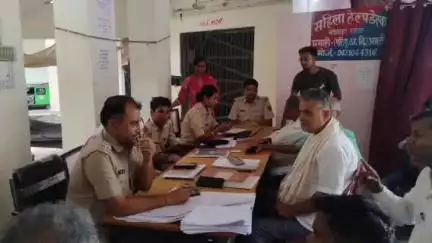 बथनाहा: बथनाहा थाना में मोहर्रम को लेकर शांति समिति की बैठक आयोजित, थाना प्रभारी ने कहा उपद्रवियों पर रहेगी पुलिस की पैनी नजर
