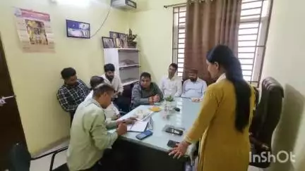 विदिशा नगर: आत्महत्या करने वाली महिला की बेटियों से मिले मानवाधिकार आयोग के सदस्य, हर संभव मदद का दिया आश्वासन