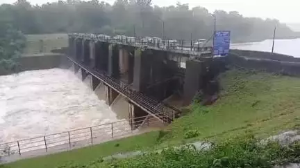 मंडला: अंजनिया: मटियारी डेम के 6 गेट खुलने से सुरपन नदी में बाढ़, जगनाथर सहित कई गांव प्रभावित