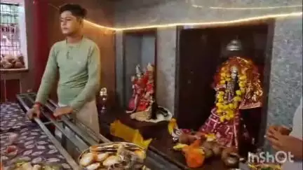 विदिशा नगर: आषाढी माता मंदिर में मोहनगिरी द्वारा रोजाना माता की पूजा, कथा और हवन का आयोजन
