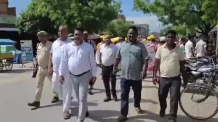 महाराजगंज: SDM के नेतृत्व में घुघली में संचारी रोग अभियान और प्लास्टिक मुक्त दिवस पर रैली, प्लास्टिक मिलने पर लगाया जाएगा जुर्माना