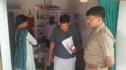 बरेली: बरेली के सीबीगंज में औषधि विभाग ने बिना लाइसेंस संचालित मेडिकल स्टोर पर छापा, 90 हजार की अवैध दवाएं की सीज