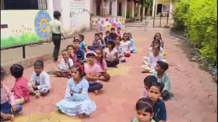 वैजापूर: डवाळा येथील विद्यार्थ्यांनी घेतला लोकशाहीच्या उत्सवाचा अनुभव,मतदान प्रक्रियेने निवडणुका घेत स्थापन केले मंत्रिमंडळ