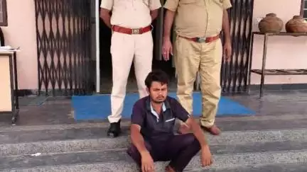झुंझुनू: गुढागौड़जी पुलिस ने बड़ी कार्रवाई करते हुए भारी मात्रा में अवैध शराब की बरामदगी की, एक आरोपी को किया गिरफ्तार