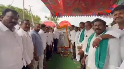 సదాశివనగర్: లింగంపల్లి గ్రామంలో మిషన్ భగీరథ బల్క్ నీటి కనెక్షన్ నిర్మాణ పనులకు శంకుస్థాపన చేసిన ఎమ్మెల్యే మదన్మోహన్