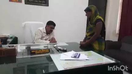 अंबाह: सबसुख का पुरा में बिजली-पानी से वंचित महिला ने प्रशासन से मदद मांगी, 3 किमी दूर से ला रही पानी