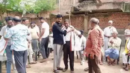 बरकागाँव: मुहर्रम को शांति और भाईचारे के साथ मनाने के लिए मुस्लिम अंजुमन कमेटी और ठाकुर मोहल्ला के लोगों ने की बैठक
