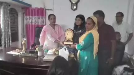 রাজগঞ্জ: আফসানা সরকারকে সম্বর্ধনা ওমর ফারুক সরকারকে বিদায়ী সম্বর্ধনা দিল সুলকাপাড়া গ্রামপঞ্চায়েত