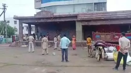कवर्धा: गांधी मैदान और रेवाबंद तालाब क्षेत्र में डेरा बसाने वाले देवार समुदाय को हटाने के लिए पुलिस और नपा ने की कार्रवाई