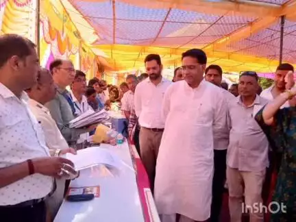 भरतपुर: भरतपुर जिला प्रभारी मंत्री ने पंडित दीनदयाल उपाध्याय अन्त्योदय सम्बल पखवाड़े के तहत शिविर का किया निरीक्षण