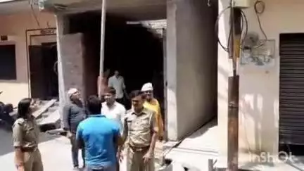 स्याना सर्राफा बाजार सहित अन्य स्थानों पर पुलिस ने मोहर्रम के जुलूस के मार्गों से विद्युत तारों को कराया ठीक