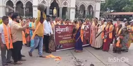 उत्तर सोलापूर: संभाजी ब्रिगेड महिला आघाडीच्या वतीने पाणी प्रश्नावर मटका फोड अंदोलन