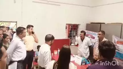 વ્યારા: તાપી જિલ્લાના તાડકુવા અને ટાપરવાડા ખાતે યોજાયેલ ધરતી આબા જનભાગીદારી અભિયાનની કલેકટરે મુલાકાત લીધી.