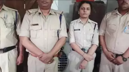 पन्ना: पन्ना में मोटरसाइकिल से 340 पाव अवैध देशी शराब जब्त, एक आरोपी गिरफ्तार, दूसरा फरार