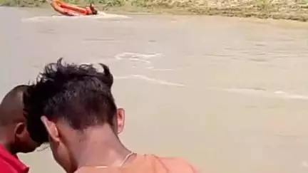 बांसगांव: नहाते समय डूब रहे तीन दोस्तों को बचाने में देवरिया की गोर्रा नदी में डूब गया गगहा इलाके के पूरे गाँव का निवासी युवक