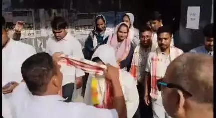কলগাছিয়া: কলগাছিয়াৰ ৪৯ নং বৰভিঠা গাঁও পঞ্চায়তৰ ৰুনা লায়লা তালুকদাৰক ৮ জন সদস্যৰ সমৰ্থনত সভানেত্ৰী হিচাপে নিৰ্বাচন