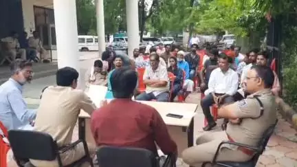 हटा: पुलिस थाना हटा में शांति समिति की बैठक, हटा तहसीलदार और SDOP ने ली बैठक