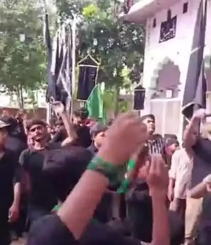 सगड़ी: जीयनपुर में मोहर्रम की सातवीं तारीख पर निकाला गया अलम का मातमी जुलूस