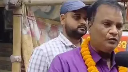 ଅନୁଗୋଳ: ଅନୁଗୋଳ ବେସରକାରୀ ଅଧ୍ୟାପକ ଜିଲ୍ଲା କାର୍ଯ୍ୟାଳୟ ସମ୍ମୁଖରେ ଆନ୍ଦୋଳନ କରି ପ୍ରତିକ୍ରିୟା ରଖିଲେ ଦୁଷ୍ମନ୍ତ କୁମାର ସାହୁ