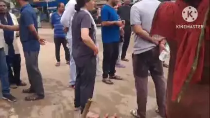 घाघरा: अखिल भारतीय कांग्रेस कमेटी के कार्यकर्ताओं ने घाघरा में चलाया सफाई अभियान