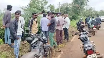 ಬೀದರ್: ಘೋಡಂಪಳ್ಳಿ ಬಳಿ ರಸ್ತೆ ಬದಿಯ ಬಾವಿಗೆ ಗೂಡ್ಸ್ ವಾಹನ ಬಿದ್ದು ಇಬ್ಬರ ಸಾವು; ಸ್ಥಳಕ್ಕೆ ಭೇಟಿನೀಡಿ ಬಾವಿ ಮುಚ್ಚುವಂತೆ ಶಾಸಕ ಬೆಲ್ದಾಳೆ ಸೂಚನೆ