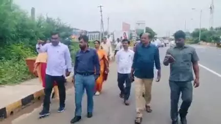 గన్నవరం విమానాశ్రయం నుండి బుడమేరు వంతెన వరకు రాకపోకలకు ఎలాంటి ఇబ్బంది లేకుండా సరి చేయాలి, జిల్లా కలెక్టర్ డికె బాలాజి
