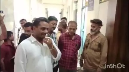 कटनी नगर: बस आपरेटर संघ के द्वारा नगर निगम कमिश्नर को नगर निगम में जाकर सोपा गया ज्ञापन#jansamsaya