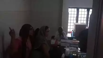 राठ: राठ सीएचसी के लैब कर्मचारी की लापरवाही आई सामने, महिला को बताया गर्भवती, पीड़िता ने निगेटिव रिपोर्ट को बताया पॉजिटिव