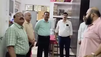 सागर नगर: नवागत कमिश्नर ने विभिन्न प्रभागों का किया निरीक्षण, अभिलेखों के डिजिटलीकरण का दिया निर्देश