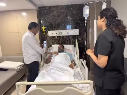 నిర్మల్: అనారోగ్యంతో ఆసుపత్రిలో చికిత్స పొందుతున్న డీసీసీ అధ్యక్షులు శ్రీహరి రావును పరామర్శించిన ఇన్చార్జి మంత్రి జూపల్లి