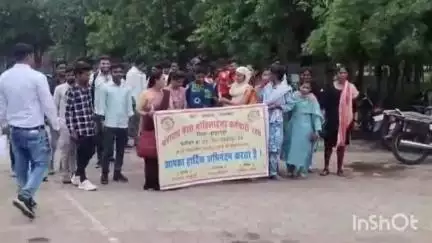 खकनार: मानदेय में देरी पर पेसा मोबिलाइजरों का फूटा गुस्सा, खकनार के कर्मचारियों ने दी सामूहिक अवकाश की चेतावनी
